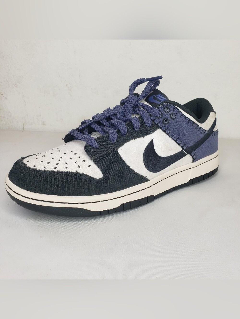 Nike SINGLE LEFT SHOE ONLY Low-Top Sneaker in Navy, White, and Black REPLACEMENT